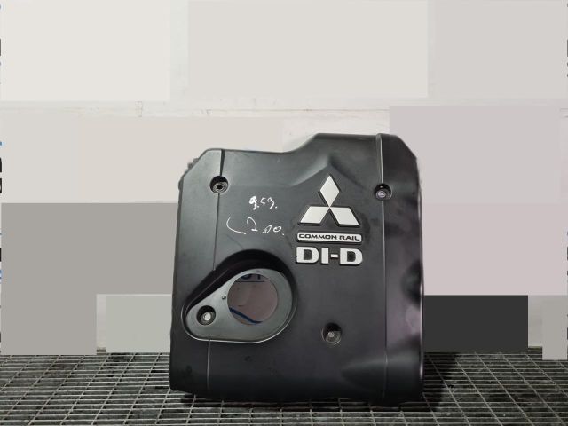 bontott MITSUBISHI L 200 Felső Hűtőburkolat