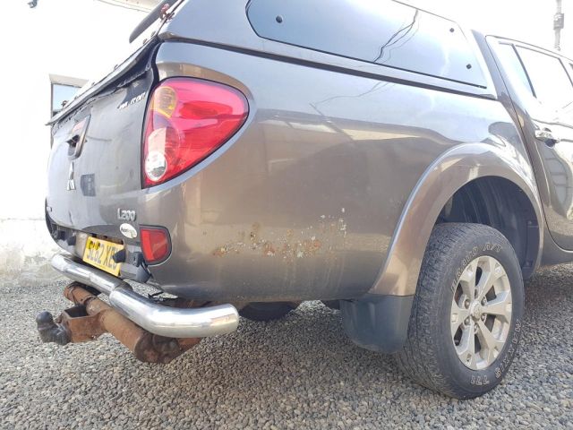 bontott MITSUBISHI L 200 Hátsó Lökhárító (Üresen)