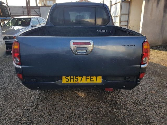 bontott MITSUBISHI L 200 Hátsó Lökhárító (Üresen)