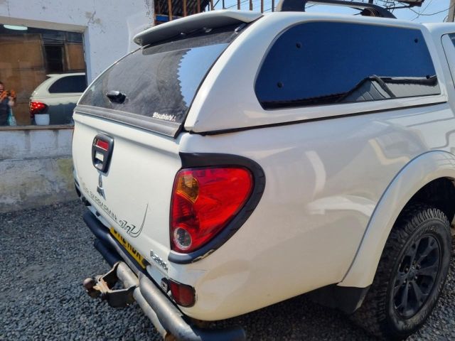 bontott MITSUBISHI L 200 Hátsó Lökhárító (Üresen)