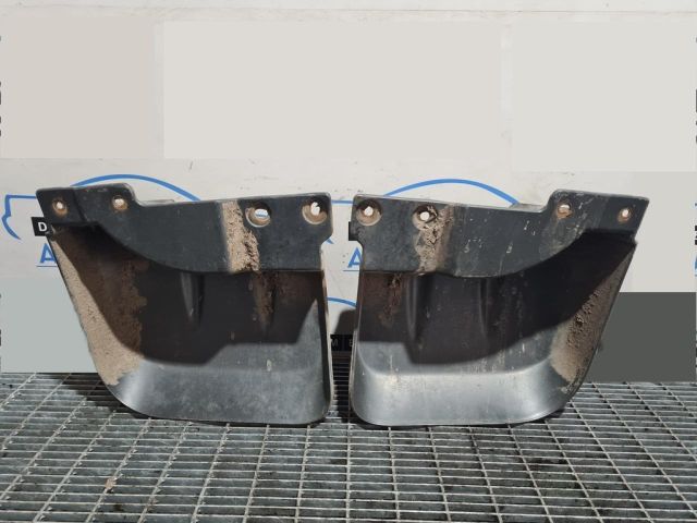 bontott MITSUBISHI L 200 Hátsó Sárvédő Gumi Pár