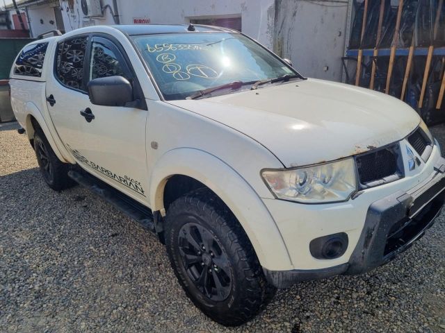 bontott MITSUBISHI L 200 Hátsó Sárvédő Gumi Pár