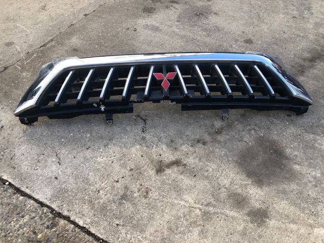 bontott MITSUBISHI L 200 Hűtőrács