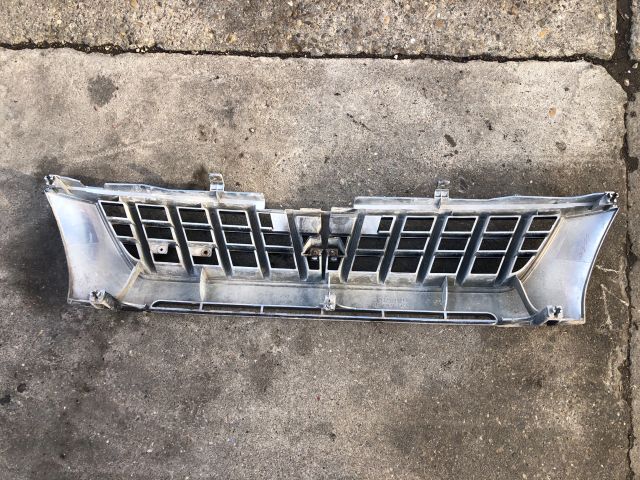 bontott MITSUBISHI L 200 Hűtőrács