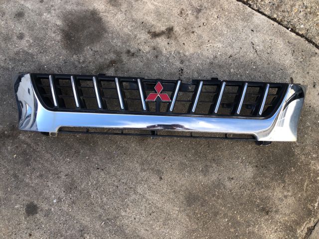 bontott MITSUBISHI L 200 Hűtőrács