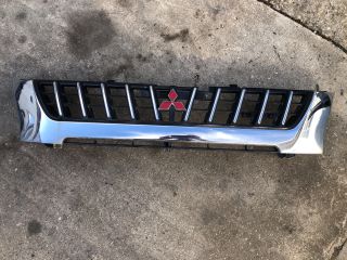 bontott MITSUBISHI L 200 Hűtőrács