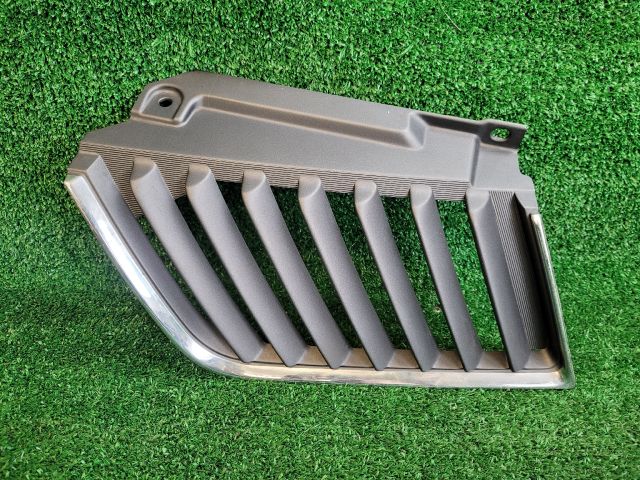 bontott MITSUBISHI L 200 Hűtőrács