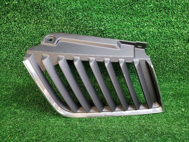 bontott MITSUBISHI L 200 Hűtőrács