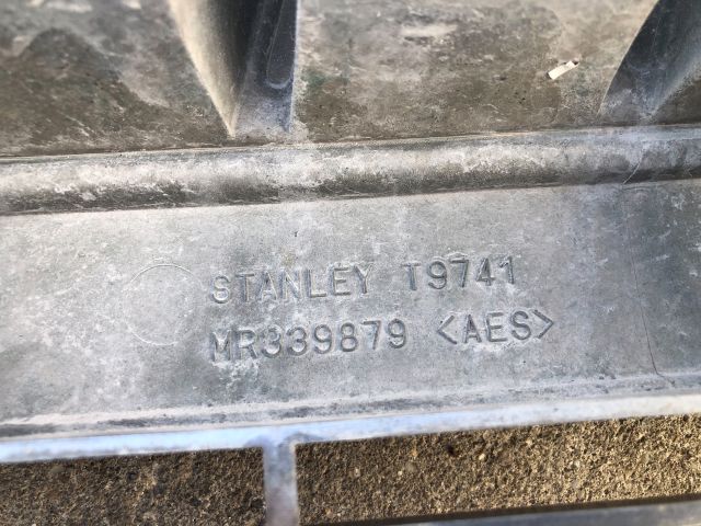 bontott MITSUBISHI L 200 Hűtőrács