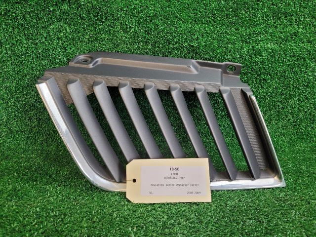 bontott MITSUBISHI L 200 Hűtőrács