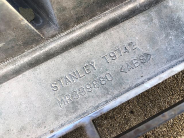 bontott MITSUBISHI L 200 Hűtőrács