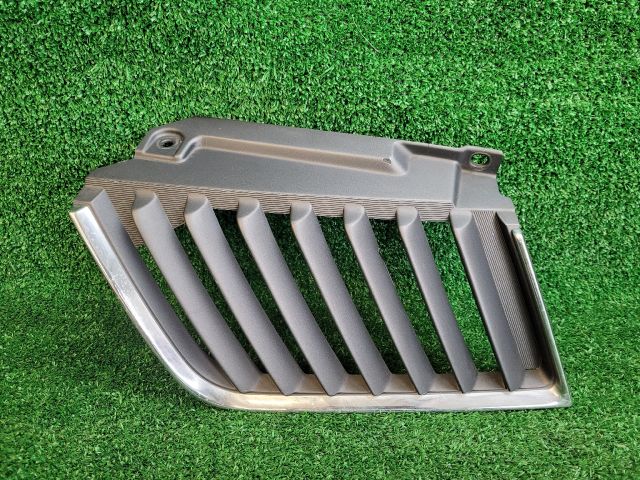 bontott MITSUBISHI L 200 Hűtőrács