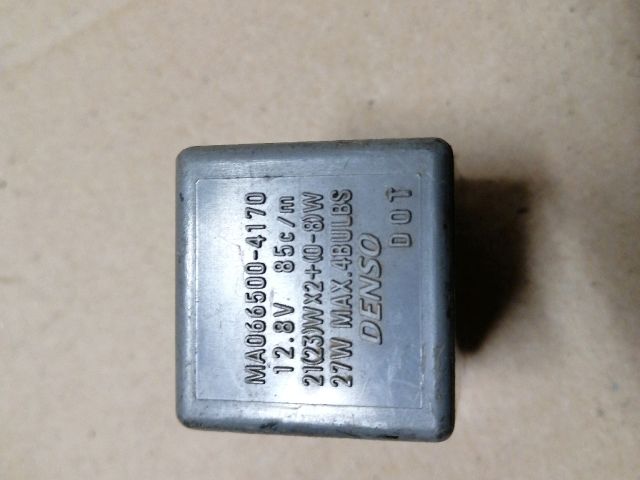 bontott MITSUBISHI L 200 Irányjelző Relé