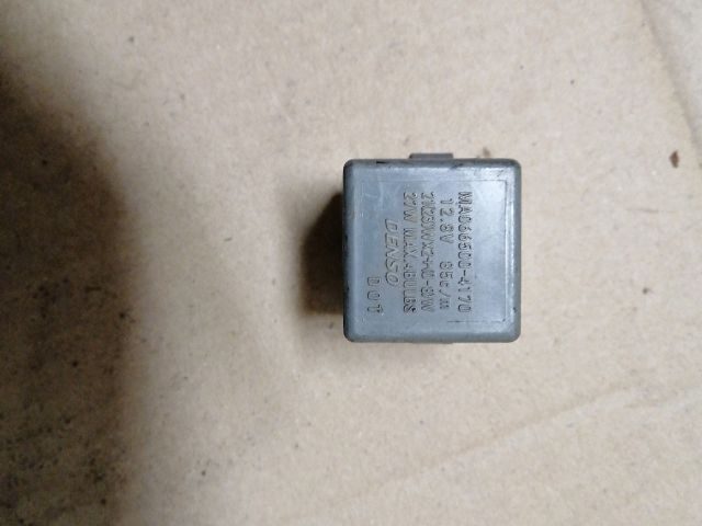 bontott MITSUBISHI L 200 Irányjelző Relé