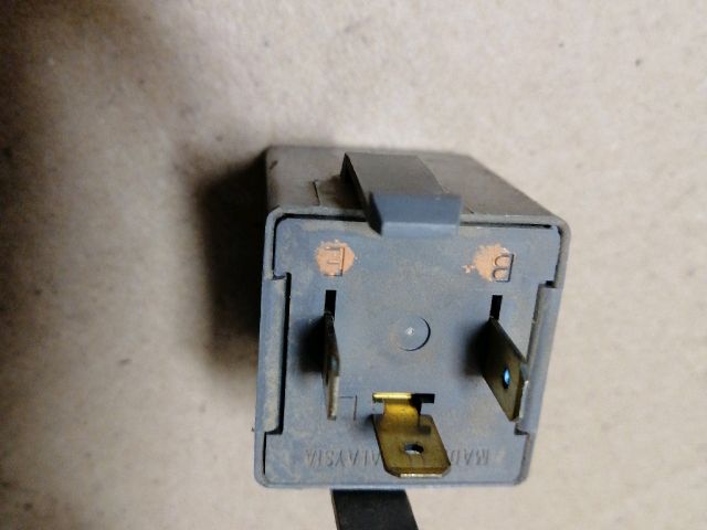 bontott MITSUBISHI L 200 Irányjelző Relé