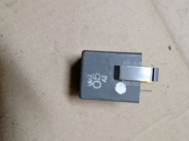 bontott MITSUBISHI L 200 Irányjelző Relé