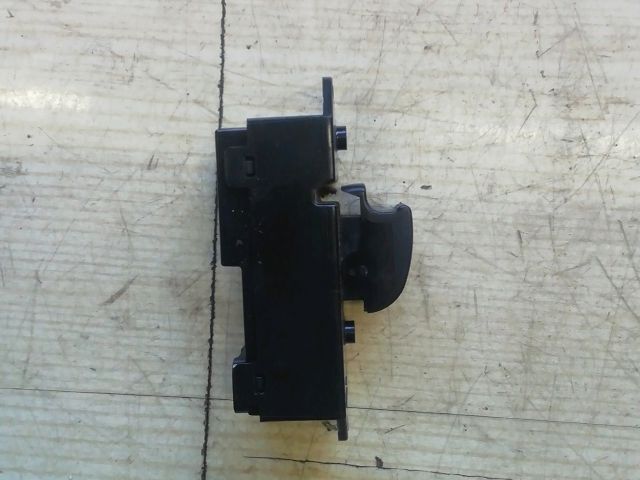 bontott MITSUBISHI L 200 Jobb első Ablakemelő Kapcsoló