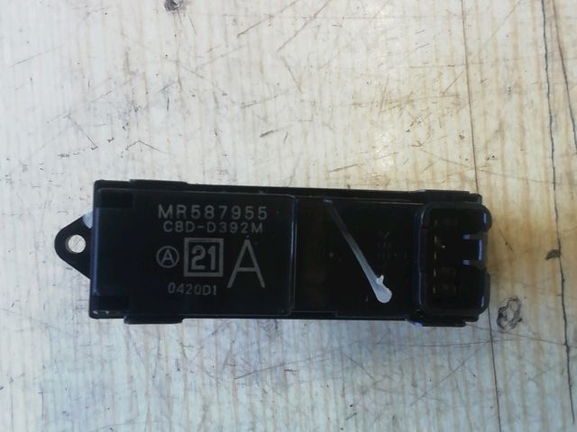 bontott MITSUBISHI L 200 Jobb első Ablakemelő Kapcsoló