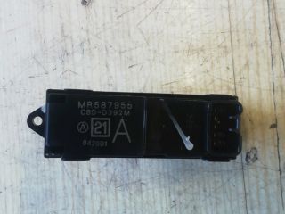 bontott MITSUBISHI L 200 Jobb első Ablakemelő Kapcsoló