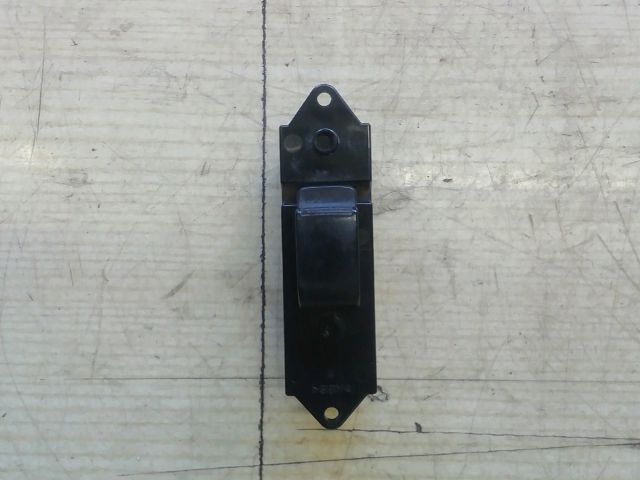 bontott MITSUBISHI L 200 Jobb első Ablakemelő Kapcsoló