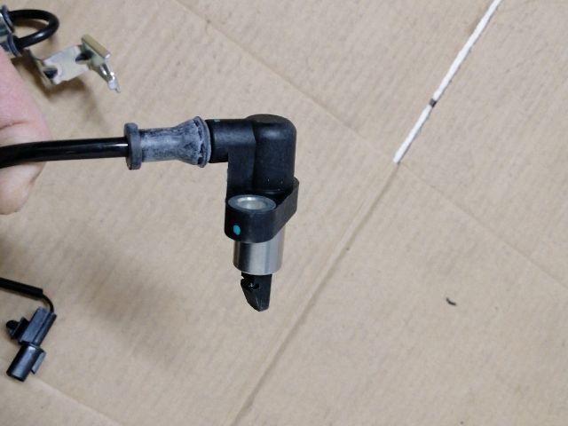 bontott MITSUBISHI L 200 Jobb első ABS Jeladó