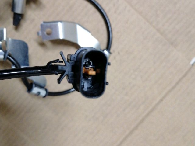 bontott MITSUBISHI L 200 Jobb első ABS Jeladó