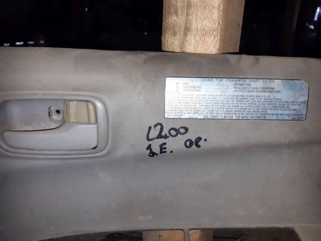 bontott MITSUBISHI L 200 Jobb első Ajtó Kárpit