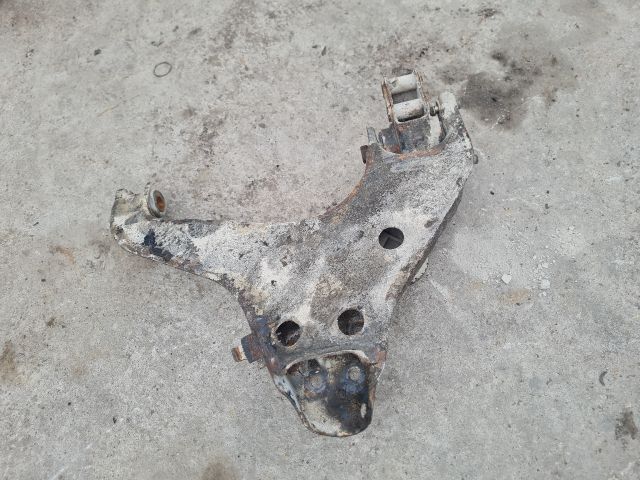 bontott MITSUBISHI L 200 Jobb első Alsó Lengőkar