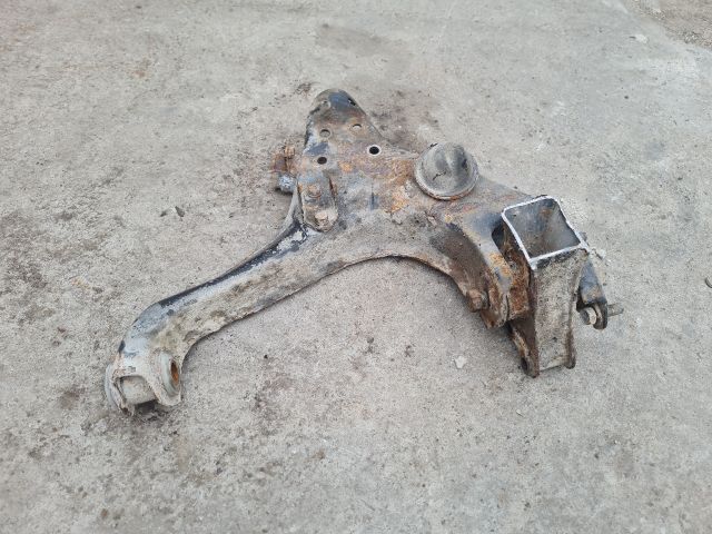 bontott MITSUBISHI L 200 Jobb első Alsó Lengőkar