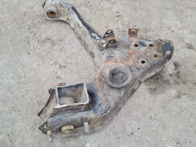 bontott MITSUBISHI L 200 Jobb első Alsó Lengőkar