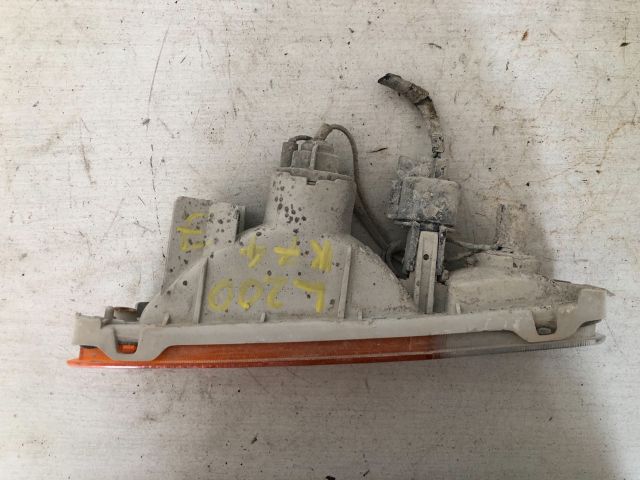 bontott MITSUBISHI L 200 Jobb első Irányjelző