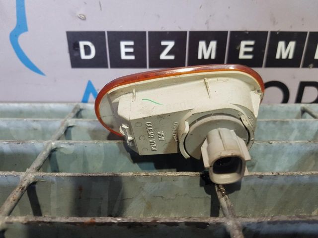 bontott MITSUBISHI L 200 Jobb első Sárvédő Irányjelző