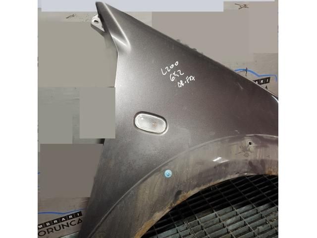 bontott MITSUBISHI L 200 Jobb első Sárvédő