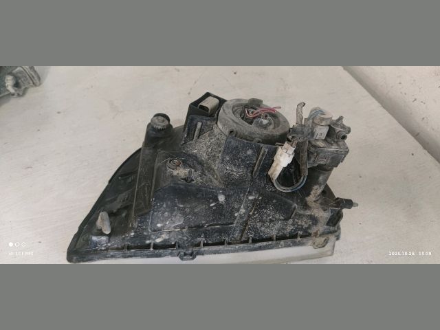 bontott MITSUBISHI L 200 Jobb Fényszóró