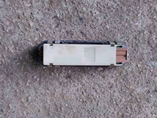 bontott MITSUBISHI L 200 Jobb hátsó Ablakemelő Kapcsoló