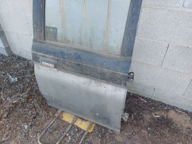 bontott MITSUBISHI L 200 Jobb hátsó Ajtó (Részeivel)