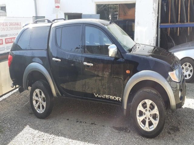 bontott MITSUBISHI L 200 Jobb hátsó Ajtó (Üres lemez)