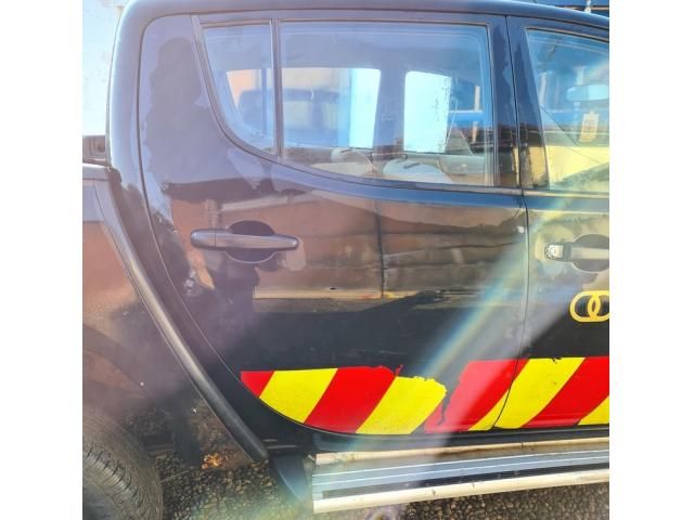 bontott MITSUBISHI L 200 Jobb hátsó Ajtó (Üres lemez)