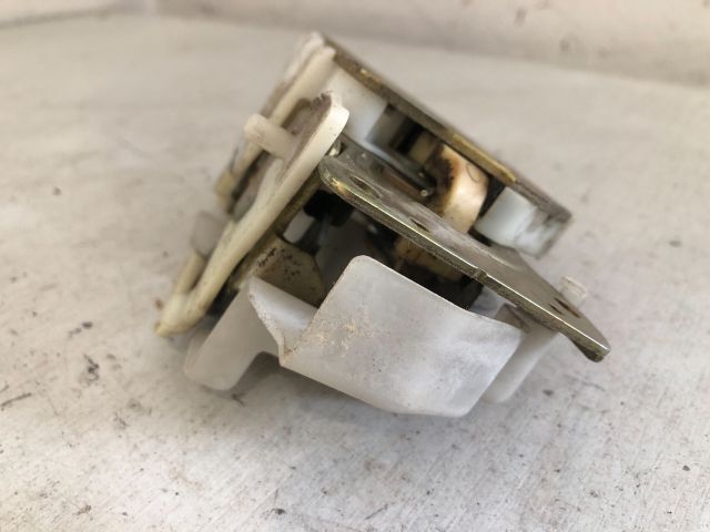 bontott MITSUBISHI L 200 Jobb hátsó Ajtózár