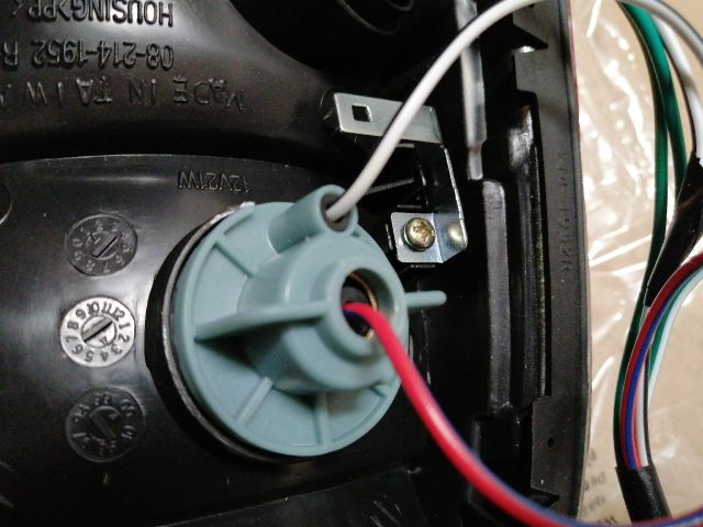 bontott MITSUBISHI L 200 Jobb Hátsó Lámpa