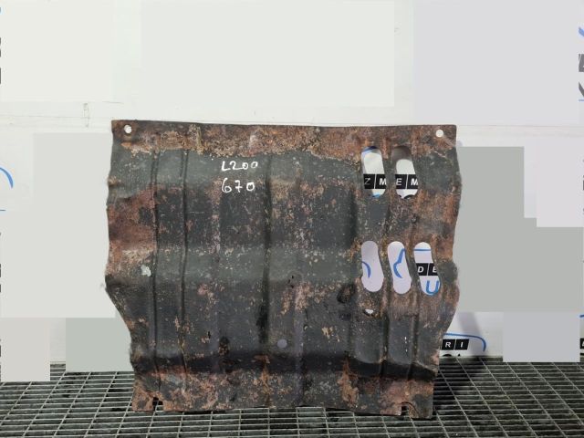 bontott MITSUBISHI L 200 Kartervédő