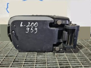 bontott MITSUBISHI L 200 Könyöklő