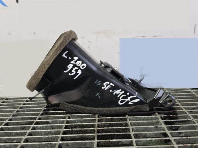 bontott MITSUBISHI L 200 Középső Szellőző