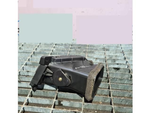 bontott MITSUBISHI L 200 Középső Szellőző