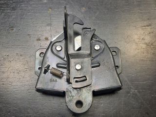 bontott MITSUBISHI L 200 Motorháztető Zárszerkezet