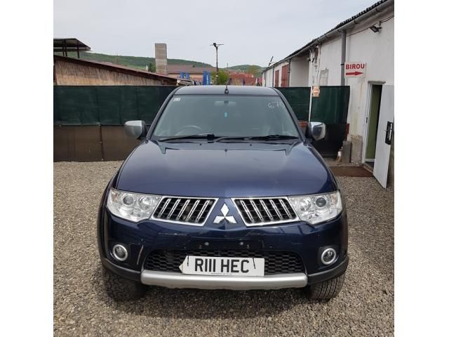 bontott MITSUBISHI L 200 Szerszámkészlet