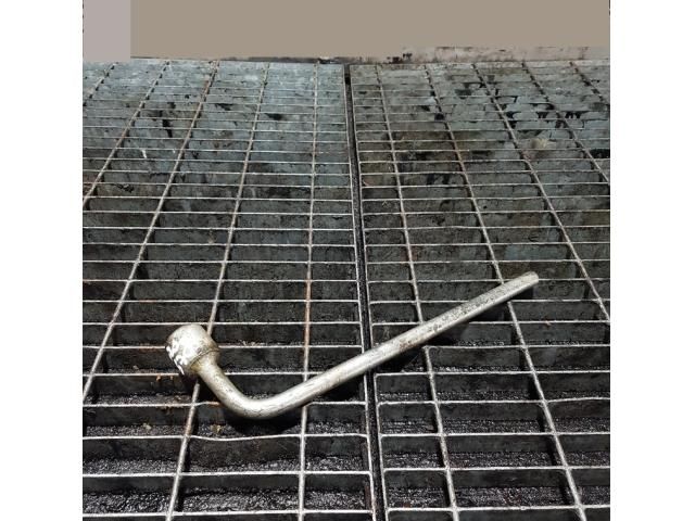 bontott MITSUBISHI L 200 Szerszámkészlet