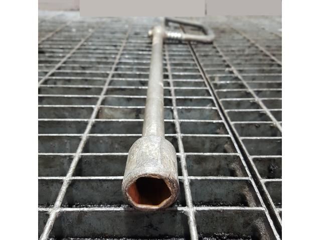 bontott MITSUBISHI L 200 Szerszámkészlet