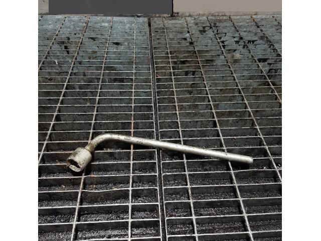 bontott MITSUBISHI L 200 Szerszámkészlet