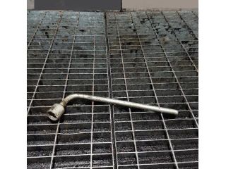 bontott MITSUBISHI L 200 Szerszámkészlet